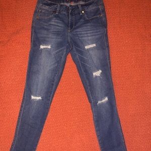 Astor Jeans. Size 5. Medium wash. Ripped / skinny